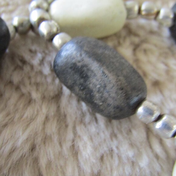 Vintage Black & White Stone Beaded Necklace - Picture 5 of 7